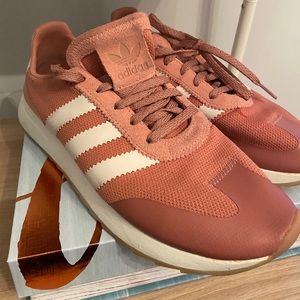 Adidas pink sneakers 👟